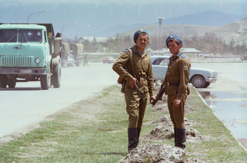 Советские воины в Демократической Республике Афганистан (ДРА).