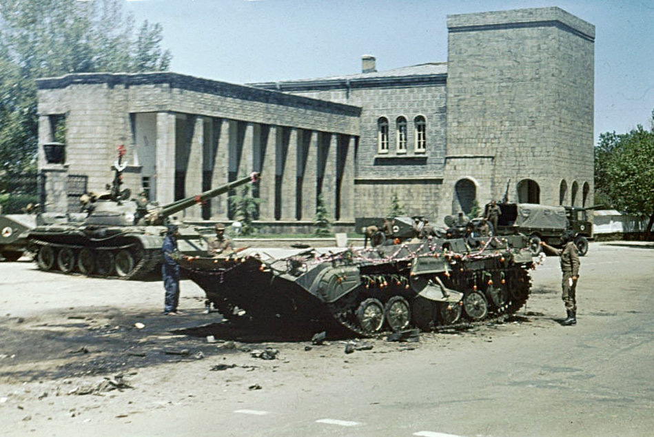 Уничтоженная БМП-1 на следующий день после революции 27 апреля 1978 года.