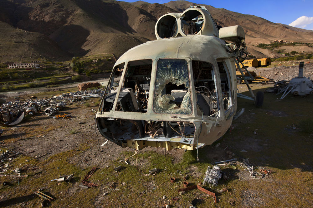 Обломки советского вертолета в Афганистане